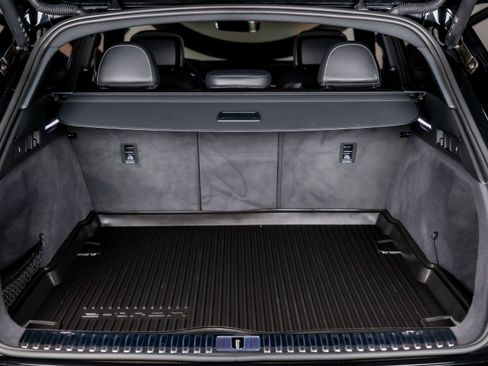 Used 2024 Audi Q8 e-tron Prestige image 39