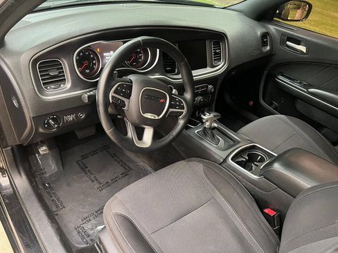 Used 2015 Dodge Charger SXT image 10