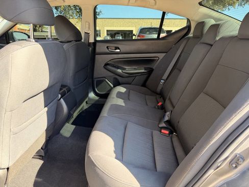 Used 2021 Nissan Altima 2.5 SV image 3