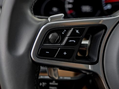 Used 2020 Porsche Cayenne image 18