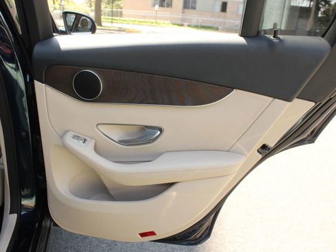 Used 2018 Mercedes-Benz GLC 300 4MATIC image 24