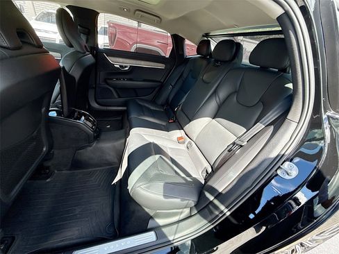 Used 2023 Volvo S90 B6 Plus image 27