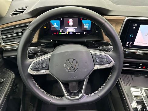 Used 2025 Volkswagen Atlas SE image 26