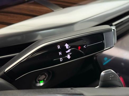 New 2026 Cadillac Escalade Platinum Luxury w/ LPO, Floor Liner Package AWD/4WD image 32