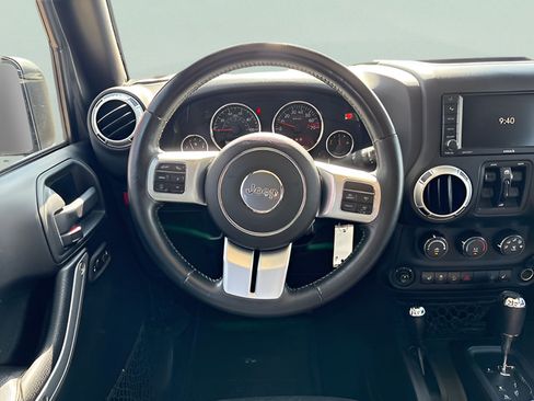 Used 2017 Jeep Wrangler Unlimited Rubicon AWD/4WD image 17