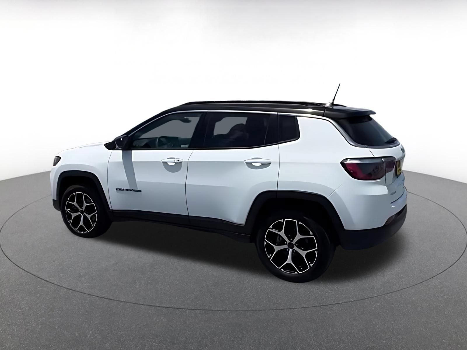 Used 2025 Jeep Compass Limited AWD/4WD image 15