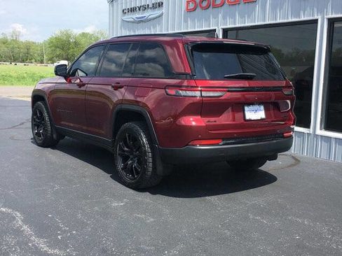 Used 2023 Jeep Grand Cherokee Limited w/ Black Appearance Package image 5