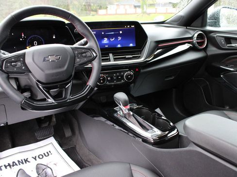 Used 2025 Chevrolet Trax RS w/ Sunroof Package image 19