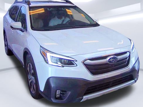Used 2020 Subaru Outback Limited w/ Popular Package #2 AWD/4WD image 1