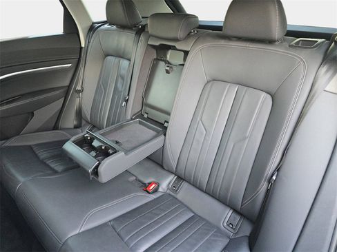 Used 2022 Audi e-tron Premium image 18
