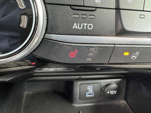 Used 2022 Ford Escape SE w/ SE Sport Appearance Package image 12