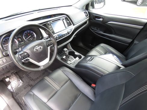 Used 2018 Toyota Highlander SE AWD/4WD image 11