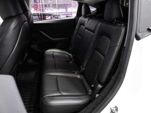 Used 2025 Tesla Model Y Long Range image 41