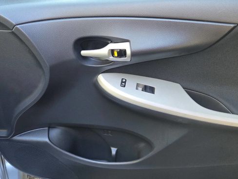 Used 2010 Toyota Corolla S image 22