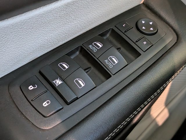 Used 2023 Chrysler Voyager LX FWD image 23