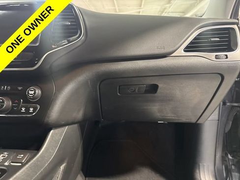Used 2019 Jeep Cherokee Limited w/ Technology Group AWD/4WD image 31
