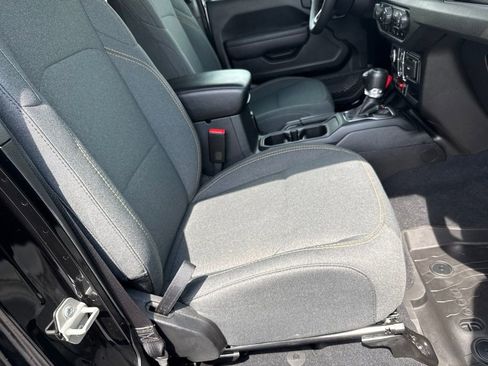 Used 2024 Jeep Wrangler Unlimited AWD/4WD image 30