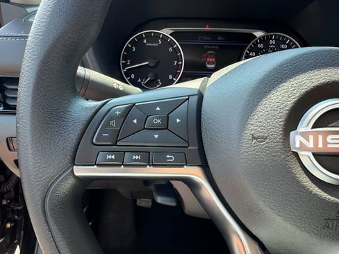 Used 2025 Nissan Sentra SV FWD image 23