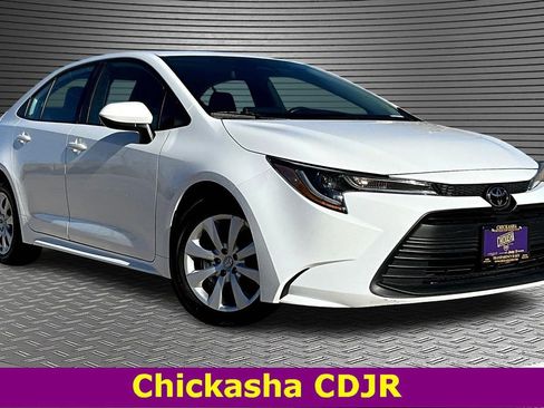 Used 2024 Toyota Corolla LE image 3