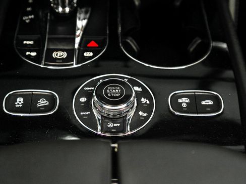 Used 2017 Bentley Bentayga image 41