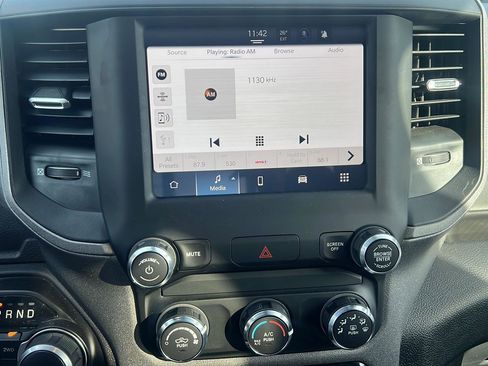 Used 2024 RAM 2500 Tradesman w/ Chrome Appearance Group image 18