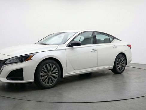 Used 2025 Nissan Altima 2.5 SV image 3