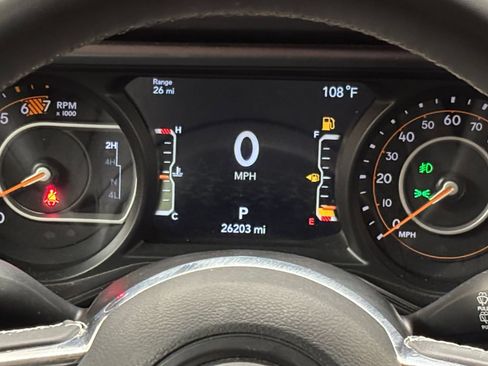 Used 2025 Jeep Wrangler Unlimited Sahara AWD/4WD image 40