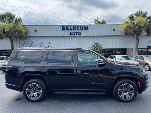 Used 2024 Jeep Wagoneer Series II w/ Flexible Seating Group AWD/4WD image 1