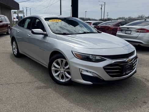 Used 2021 Chevrolet Malibu LT image 2