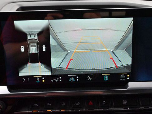 Used 2023 Chevrolet Silverado 1500 High Country w/ High Country Premium Package image 24