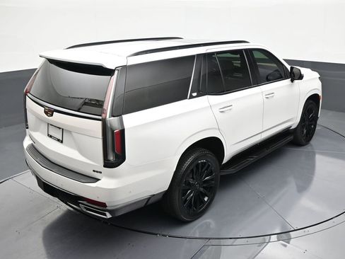 Used 2022 Cadillac Escalade Premium Luxury AWD/4WD image 16