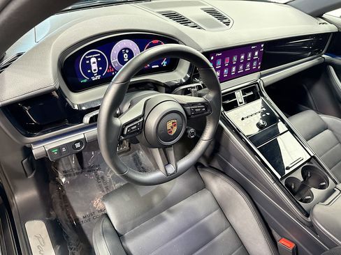 Certified 2025 Porsche Panamera 4 AWD/4WD image 4