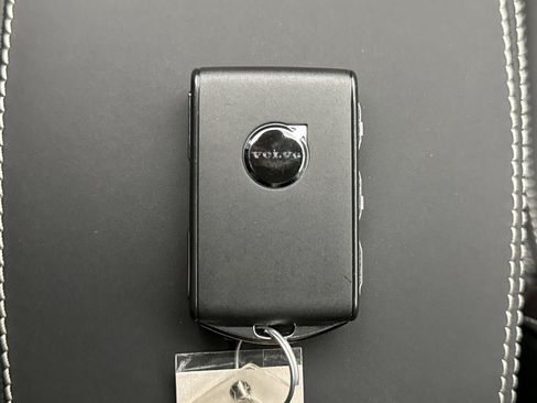 Used 2025 Volvo XC40 B5 Plus AWD/4WD image 24