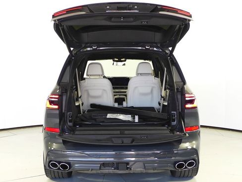 Used 2023 BMW ALPINA XB7 AWD/4WD image 10