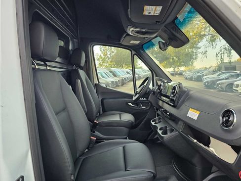 Used 2024 Mercedes-Benz Sprinter 3500 image 10