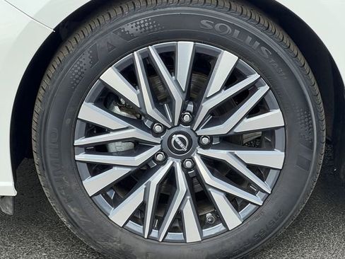 Used 2025 Nissan Altima 2.5 SV FWD image 6