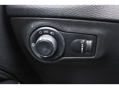 Used 2018 Jeep Compass Sport FWD image 21