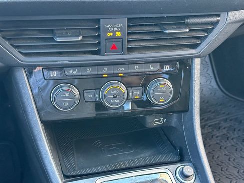 Used 2020 Volkswagen Jetta SEL Premium image 16