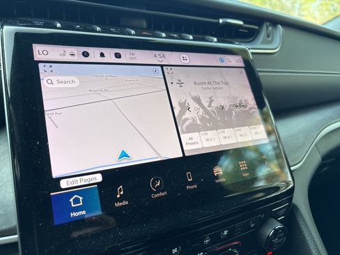 Used 2024 Jeep Grand Cherokee Limited 4xe image 27