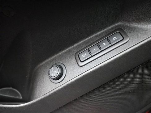 Used 2019 Chevrolet Equinox Premier image 30