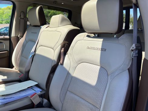 Used 2019 RAM 1500 Laramie AWD/4WD image 9