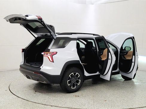 New 2026 Chevrolet Equinox ACTIV w/ Convenience Package III FWD image 12