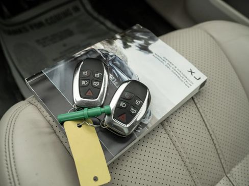 Used 2012 Jaguar XJ RWD image 33