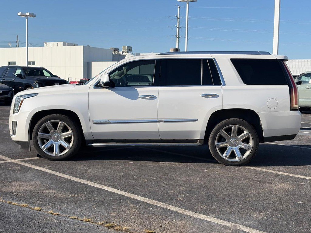 Used 2016 Cadillac Escalade Luxury AWD/4WD image 4