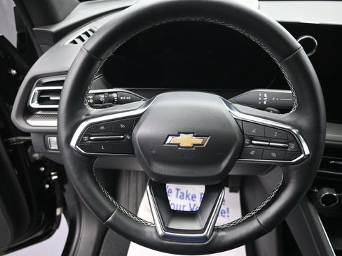 Used 2025 Chevrolet Traverse LT FWD image 11