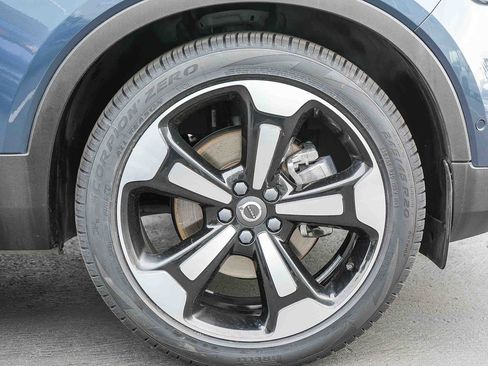 Used 2019 Volvo XC40 T4 Inscription image 11