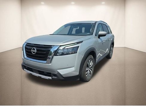 Used 2025 Nissan Pathfinder SL FWD image 15