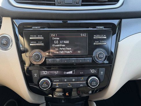 Used 2014 Nissan Rogue SV FWD image 16
