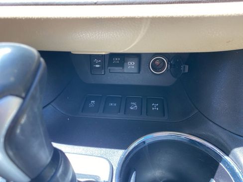Used 2018 Toyota Highlander XLE AWD/4WD image 18