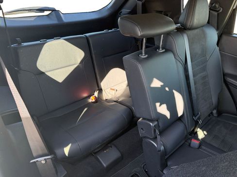 Used 2025 Mitsubishi Outlander SE FWD image 25